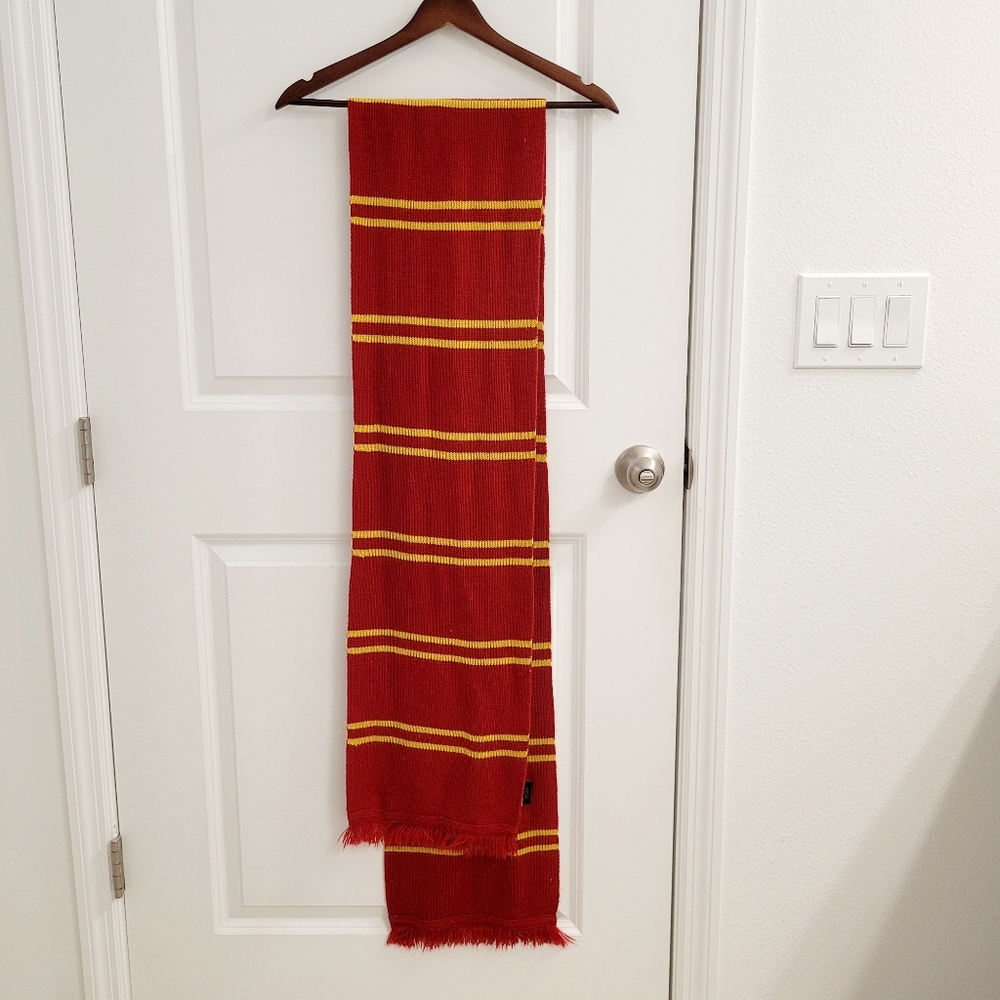 Universal Studios Harry Potter Gryffindor House Hogwarts Fandom Acrylic Scarf